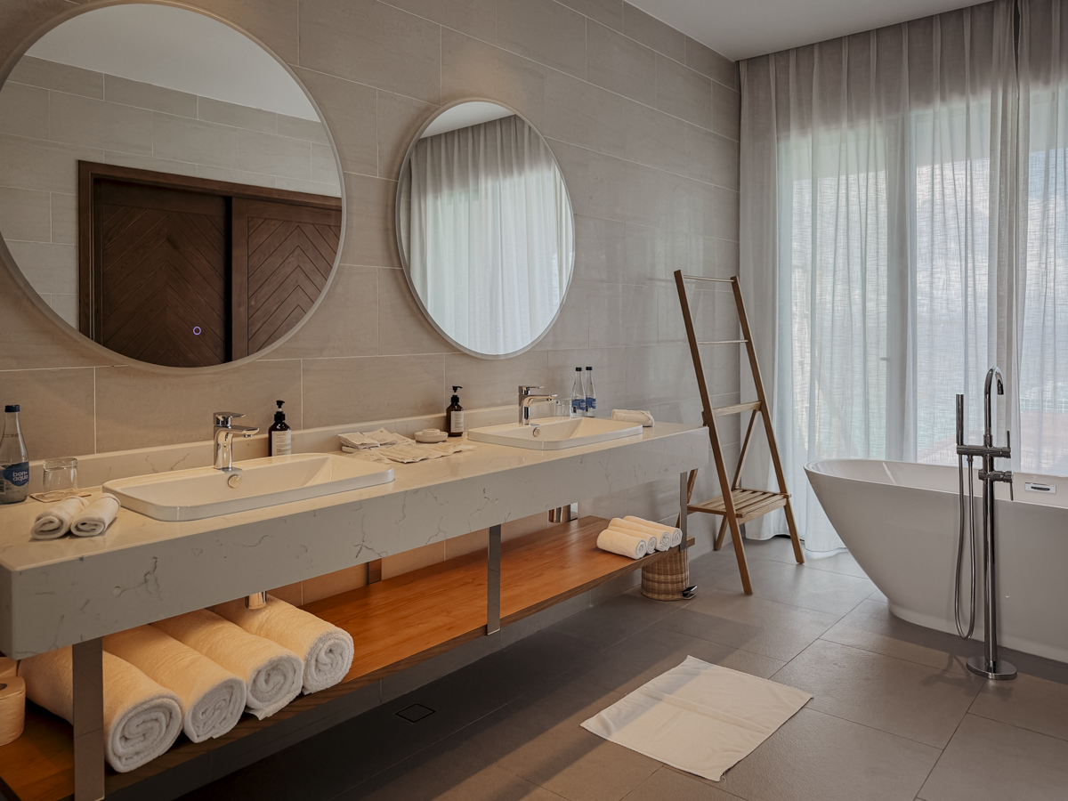 COCOtravel Malediven Nova OverwaterVilla Bad 190 COCOtravel Malediven Nova OverwaterVilla Bad 190