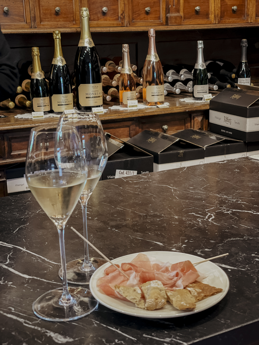 COCOtravel Suedtirol VillaEden Weingut Bar1 COCOtravel Suedtirol VillaEden Weingut Bar1