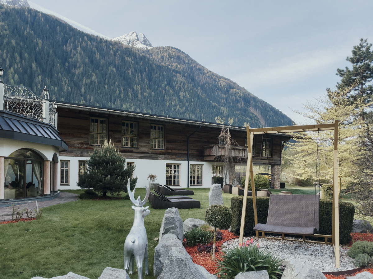 COCOtravel Oesterreich Jagdhof AussenbereichGarten