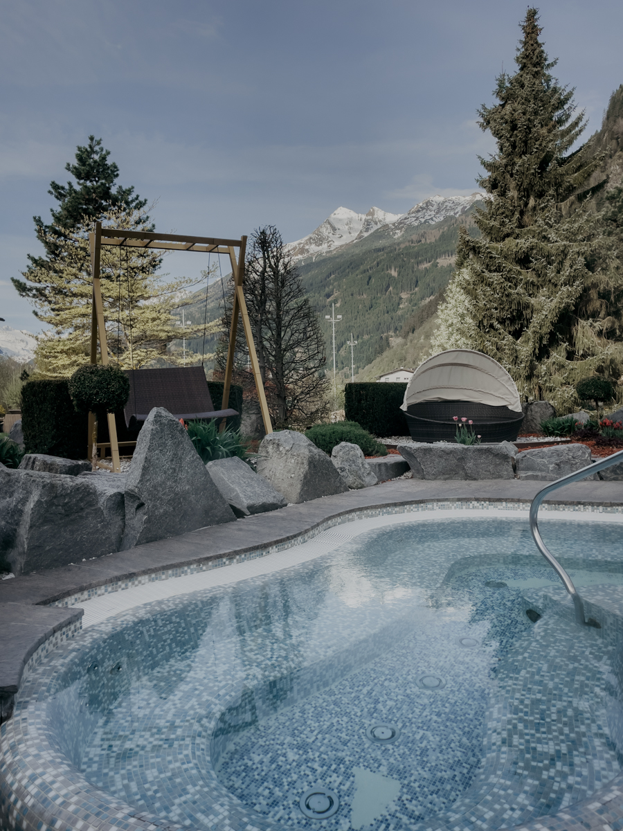 COCOtravel Oesterreich Jagdhof PoolUndBergkulisse