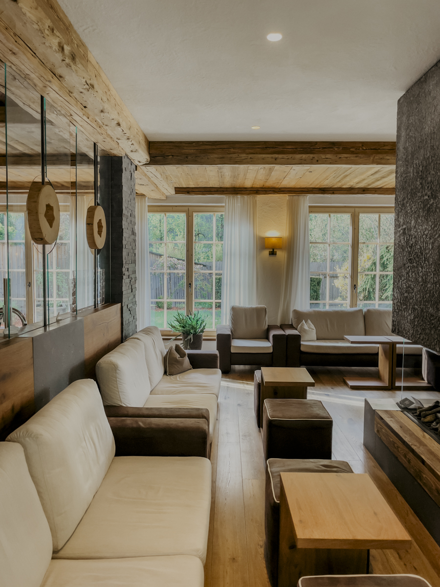 COCOtravel Oesterreich Jagdhof RuhebereichKamin