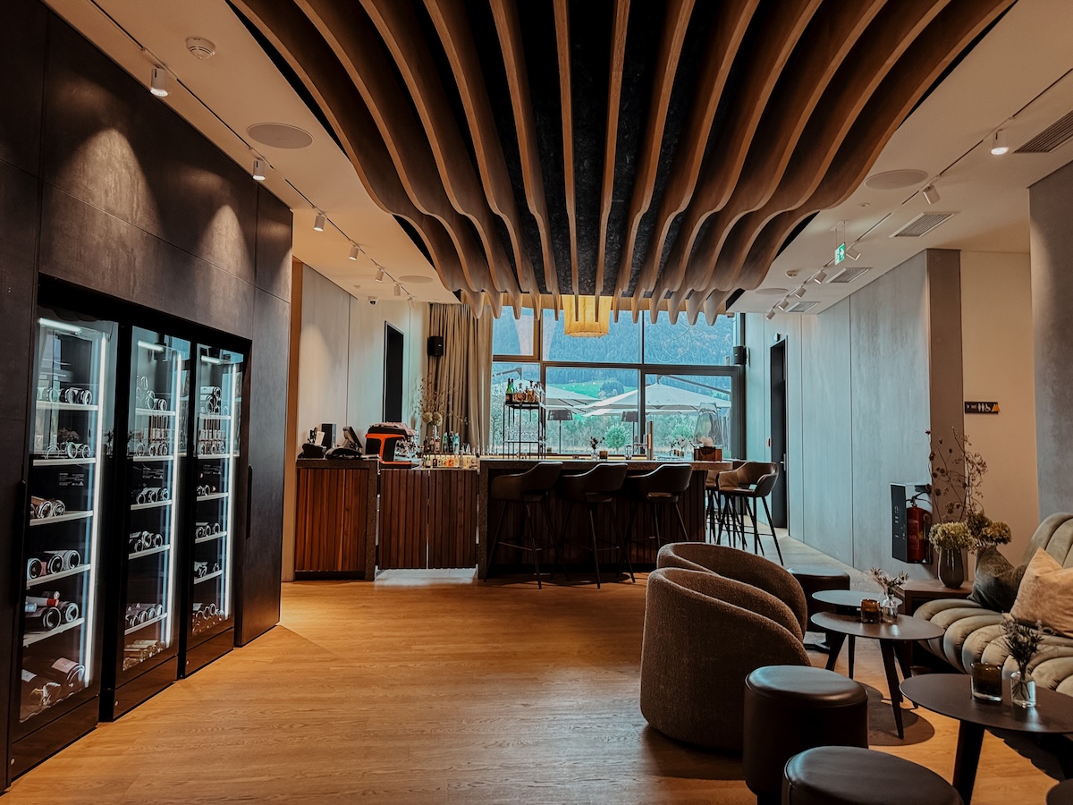 quer einblick bar COCOtravel lakeside walchsee quer einblick bar COCOtravel lakeside walchsee