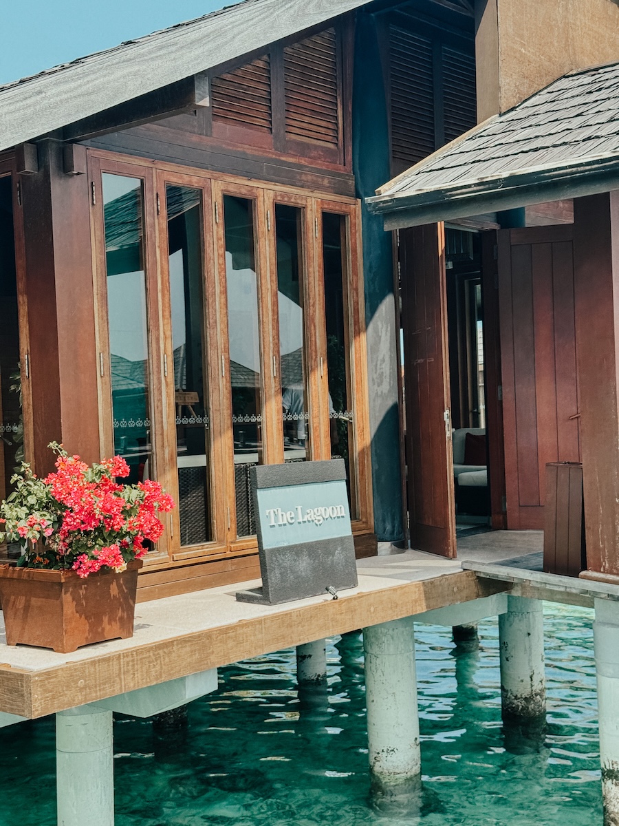 hoch COCOtravel villa nautica maldives food lagoon eingang
