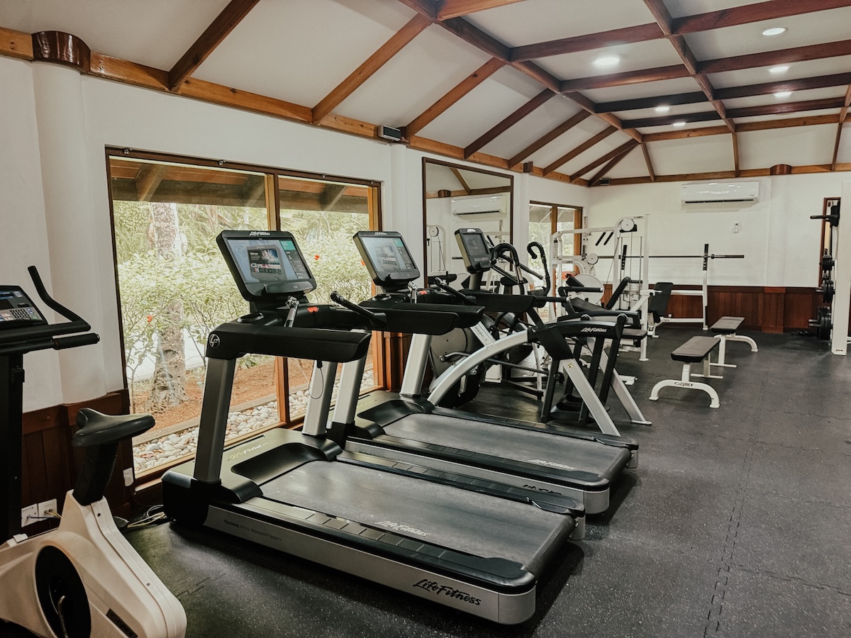 quer COCOtravel villa nautica maldives sport laufbaender