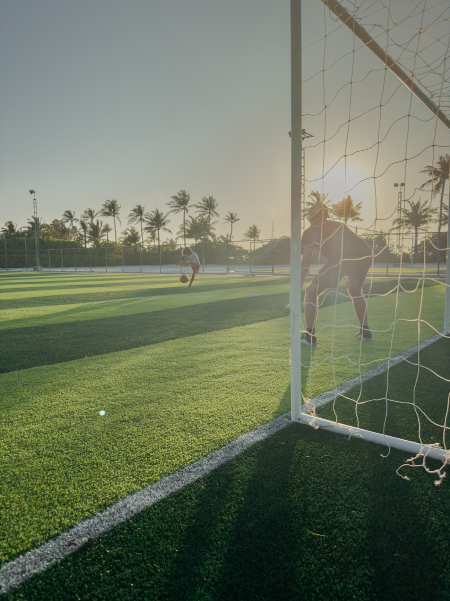 COCOtravel KudaVillingili Malediven Fussball 5
