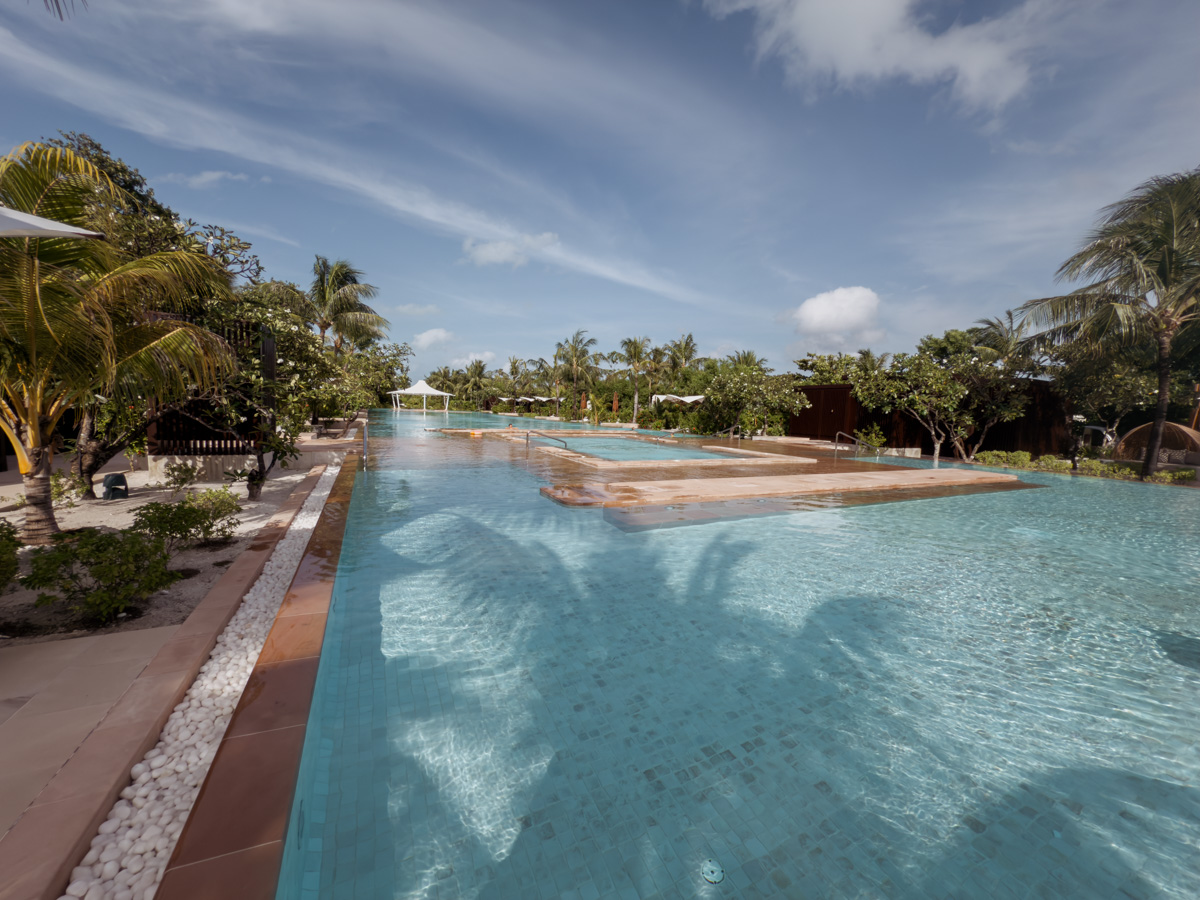 COCOtravel KudaVillingili Malediven Pool 10