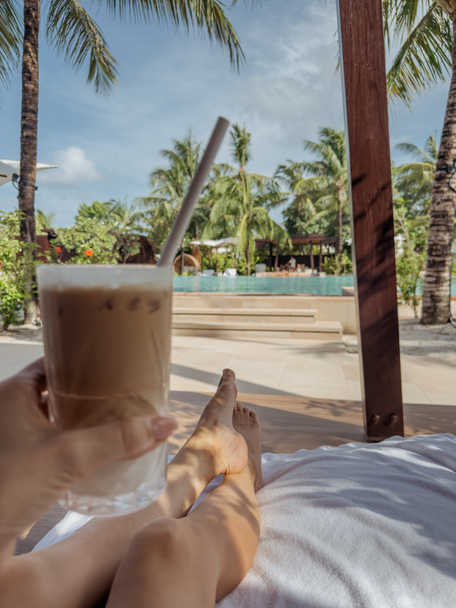 COCOtravel KudaVillingili Malediven Pool 4