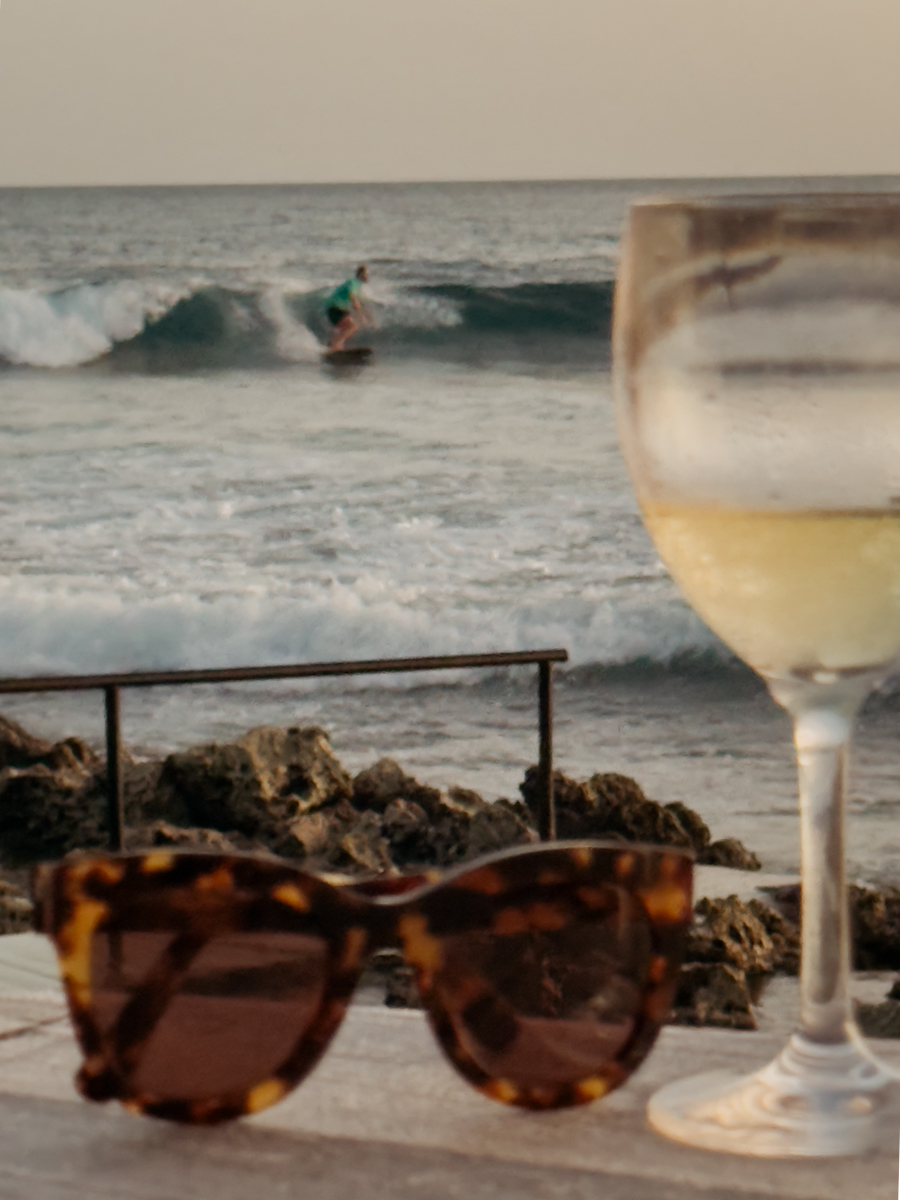 COCOtravel KudaVillingili Malediven Sundowner Surfer ChickensBreak 6