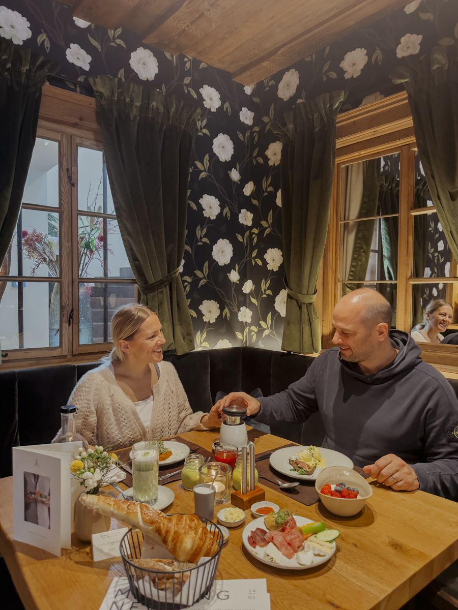 COCOtravel Oesterreich Leogang Forsthofgut Restaurant Fruehstueck